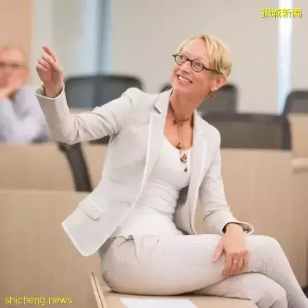 傑出教育獎得主Marleen Dieleman副教授：給學生們“戴上一副新眼鏡”