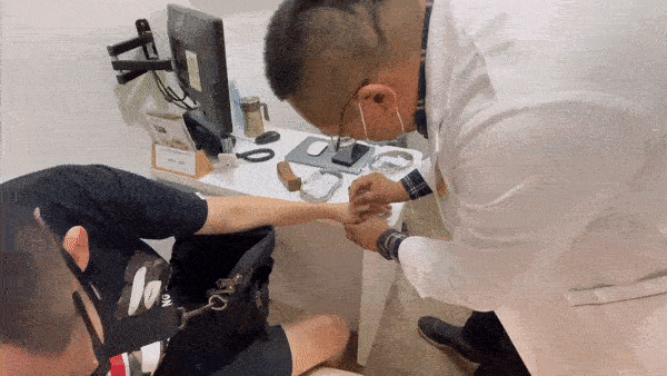 “急问!我家孩子新冠转阴后还是一直咳嗽,怎么办?”