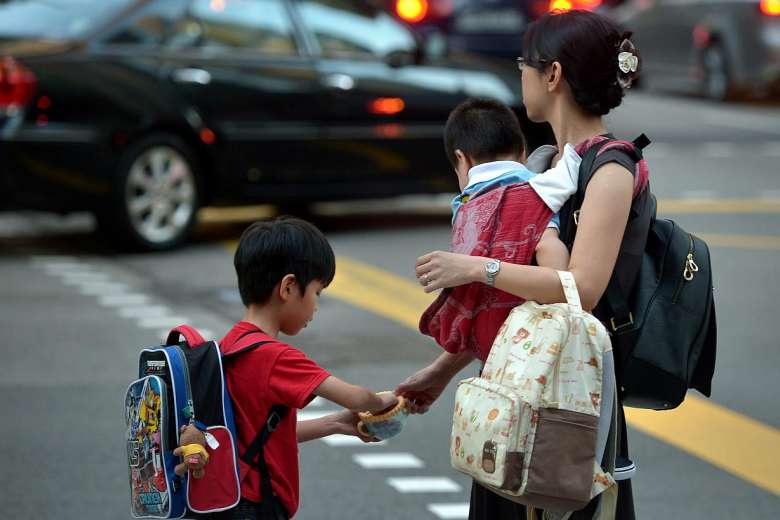 周一至周五，职业妇女下班后带娃的时间比丈夫多出一倍
