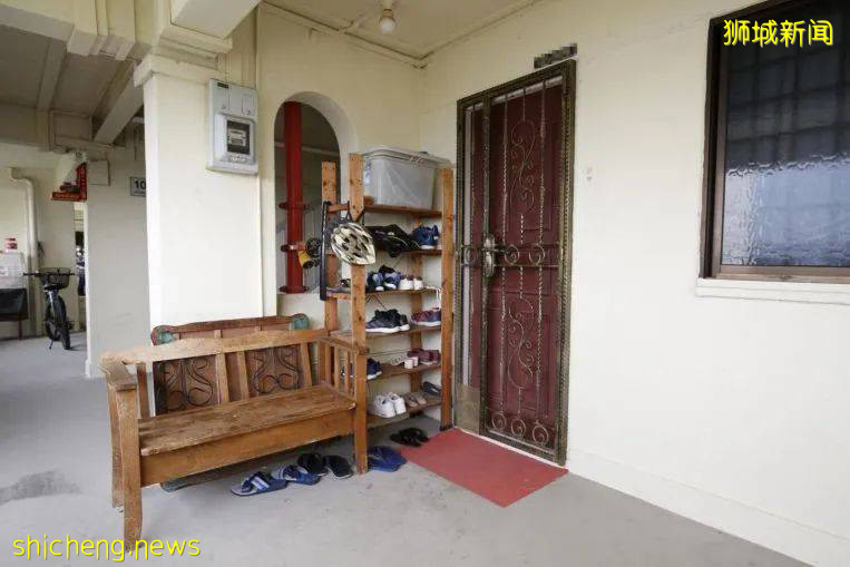 新加坡立化中學命案：16歲嫌犯穿紅衣上法庭，2年前自殺未遂，更多細節流出