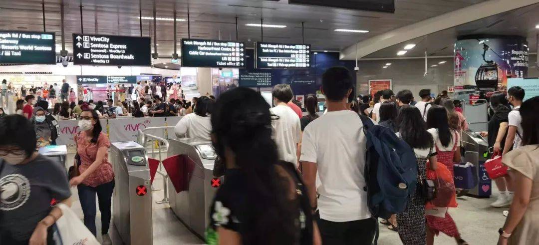 年底了 挤！爆！了