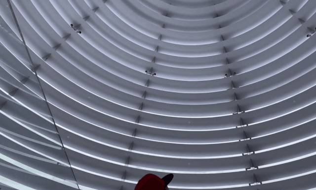 實拍探店！新加坡全球首個海上蘋果店，驚呆了