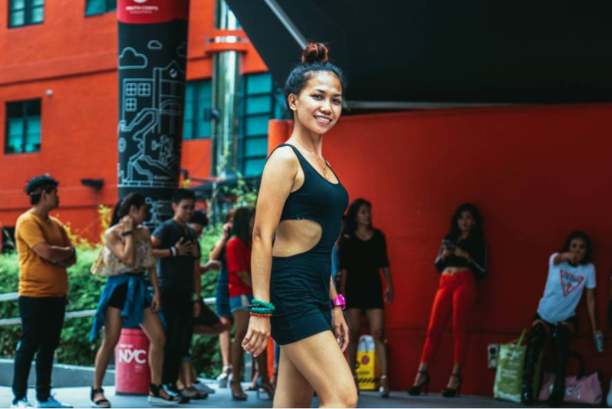 新加坡一处公寓规定:禁止女佣使用公共设施,否则将被驱逐