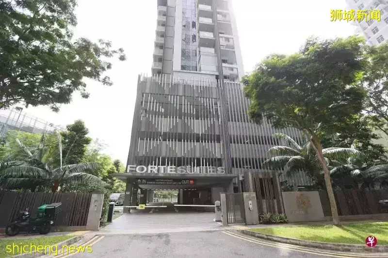 醉漢大鬧公寓，新加坡保安被打不還手，法官贊“表現出色”