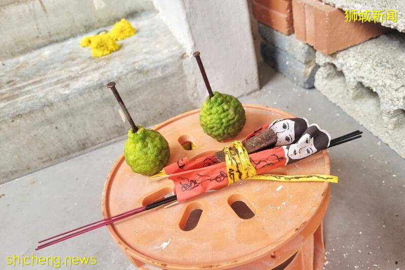 摆小棺木小纸人水果插钉  夫妇被指走廊“设坛”诅咒邻居