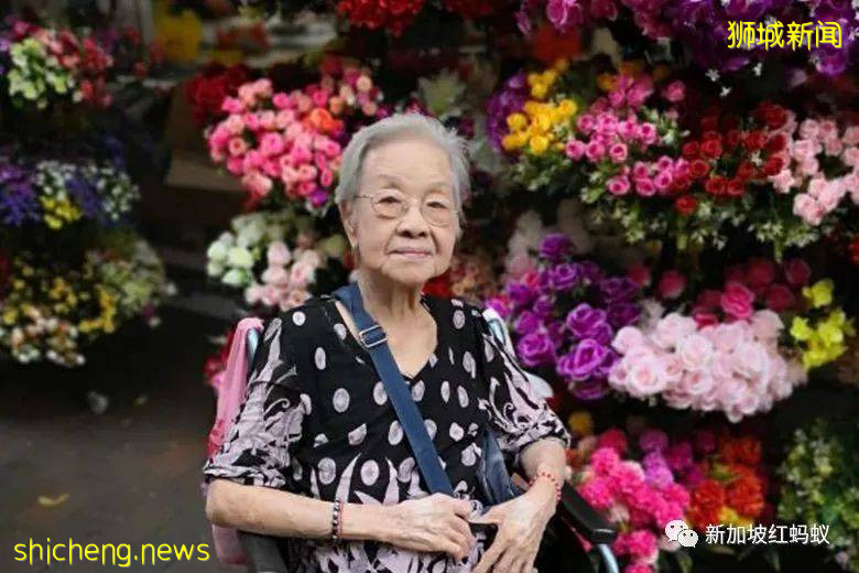 102岁奶奶冠病康复后，时隔三个月与儿重逢，吃到最爱的榴梿
