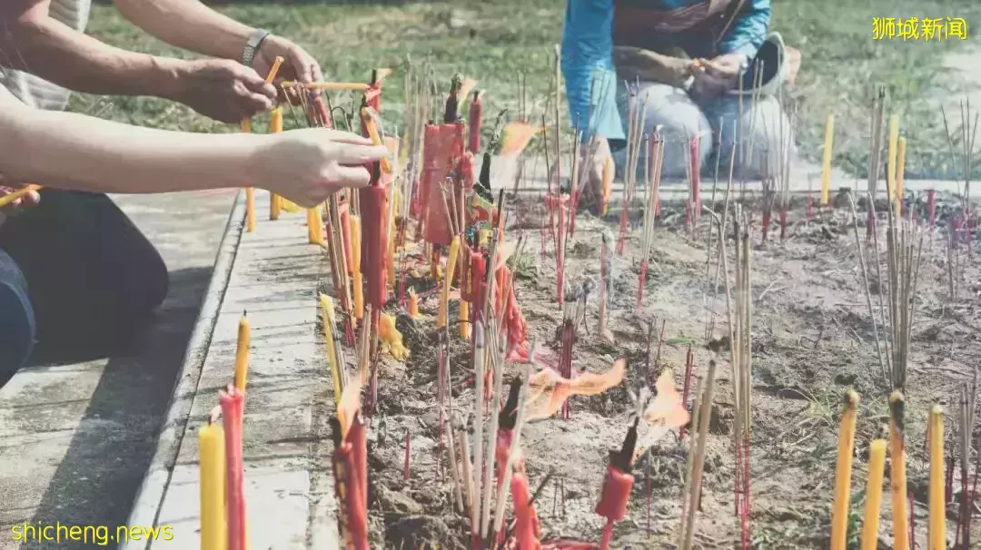 环境局提醒公众清明期间祭祖时,遵守冠病防疫措施