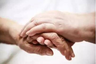 新加坡少年掌掴母亲视频遭疯传，警方已介入