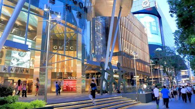 新加坡的商场在电商务的影响下不断转型