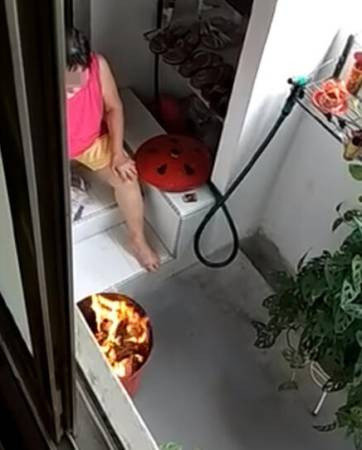 初一十五烧冥纸    邻居申诉灰烬飘进窗    双方起口争报警