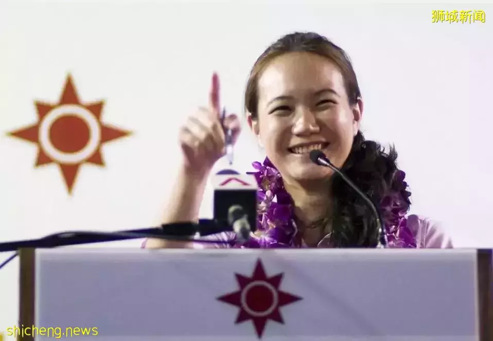 新加坡80后政治人物佘雪玲网上晒二胎,并高调宣称:“封肚”