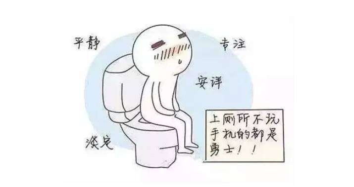 在新加坡上公厕只顾带手机，想过哪个“坑”细菌在慢慢“吞噬”你