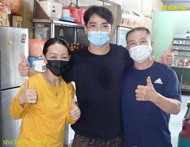 新加坡厨师放假回马变失业,在母亲建议下卖椰浆饭,结果颠倒传统一炮而红