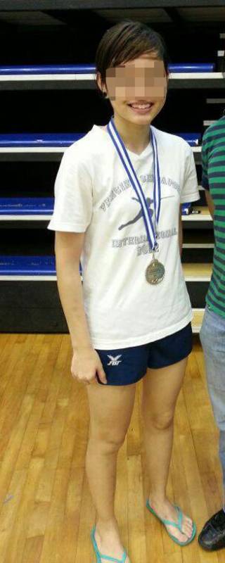 女教练丢掷手机 打中割伤学生脸