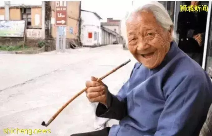 新加坡80歲奶奶遭遇“愛情詐騙”，上演“三戲騙子”！姜還是老的辣