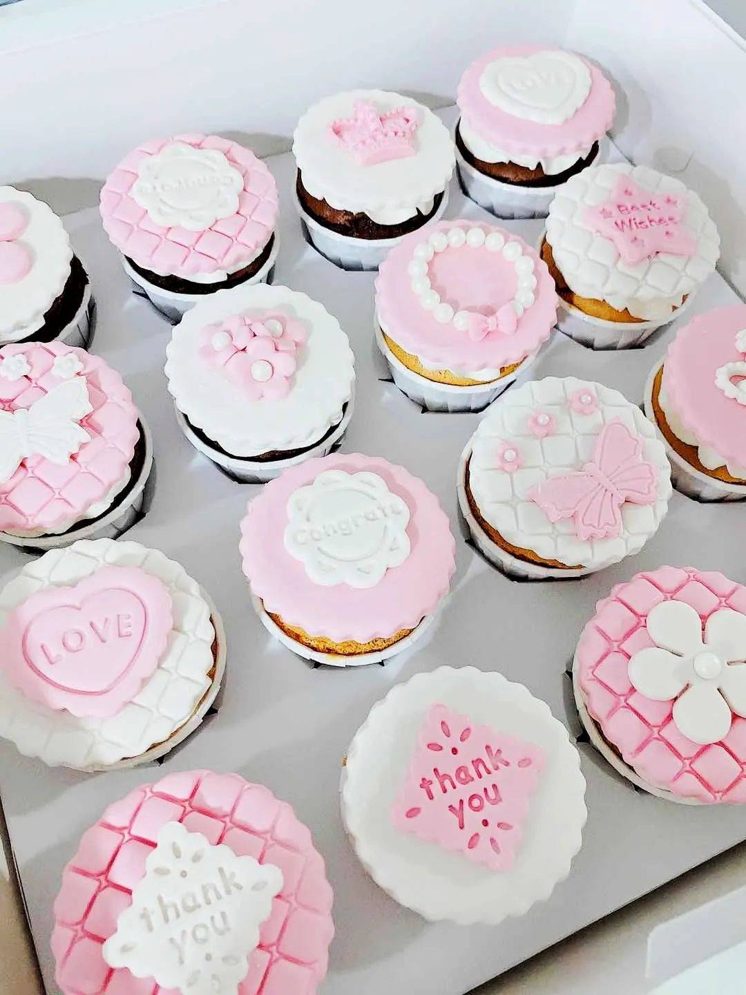 叮咚!你有一個情人節蛋糕請簽收!比玫瑰還好看的花也來了