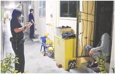 新加坡大叔襲胸，暴揍中年女子，僅被罰款3千元！原因竟然是