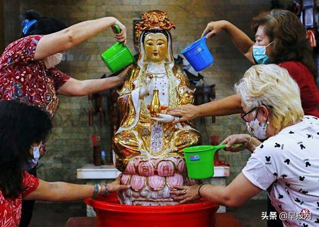 亞洲各國民衆慶奇招送疫鼠，盼牛轉乾坤