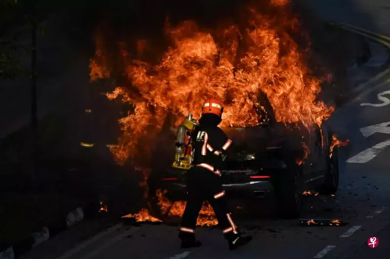 母亲载送儿子上学 黑色马赛地突起火狂烧 