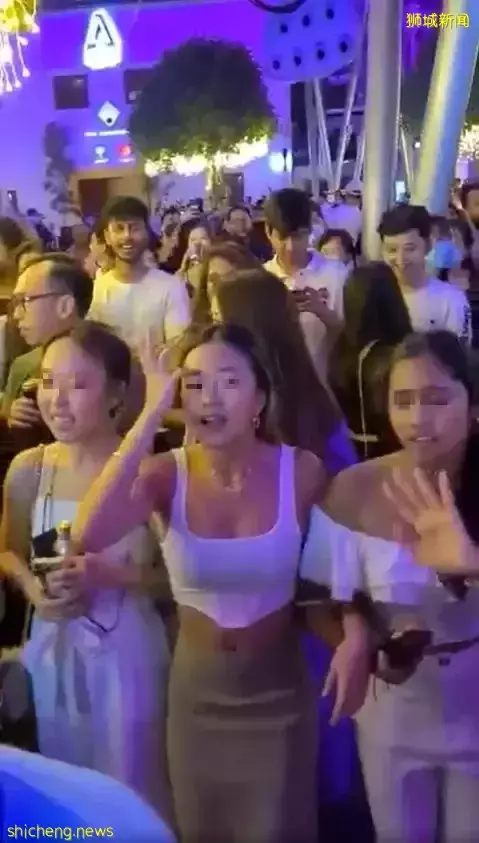 首个解封周末!新加坡全岛到处是人,机场、酒吧、商场,连新山也挤满!或进一步解封