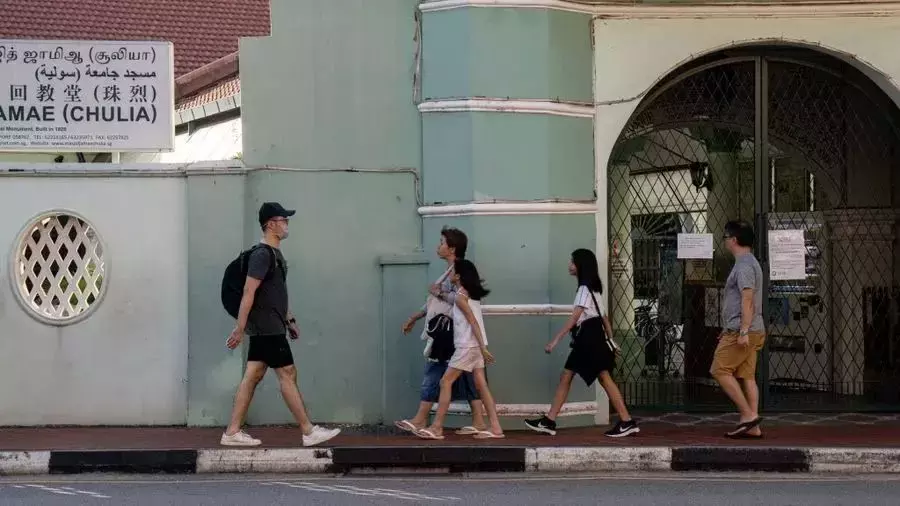 跟男友在新加坡共同開始，他成功了，我卻留在原地