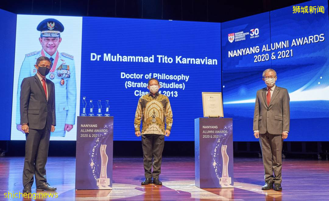 南洋理工大学表彰多位杰出校友