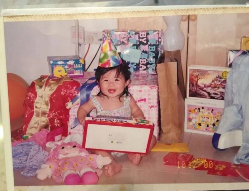 第一个入选今年亚太区最美面孔的新加坡女孩，在中国这么红