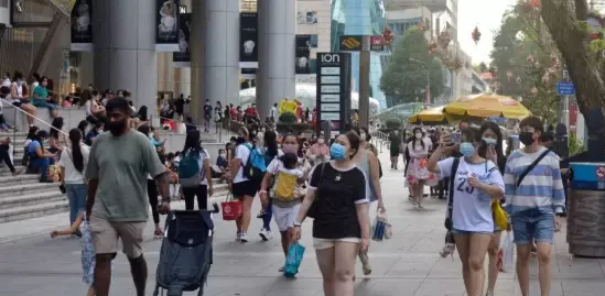 新加坡专家：疫情高峰已过，室内可考虑不戴口罩