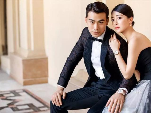 新加坡一线男星回国糊成18线,娶大六岁女演员,将其当作女儿宠