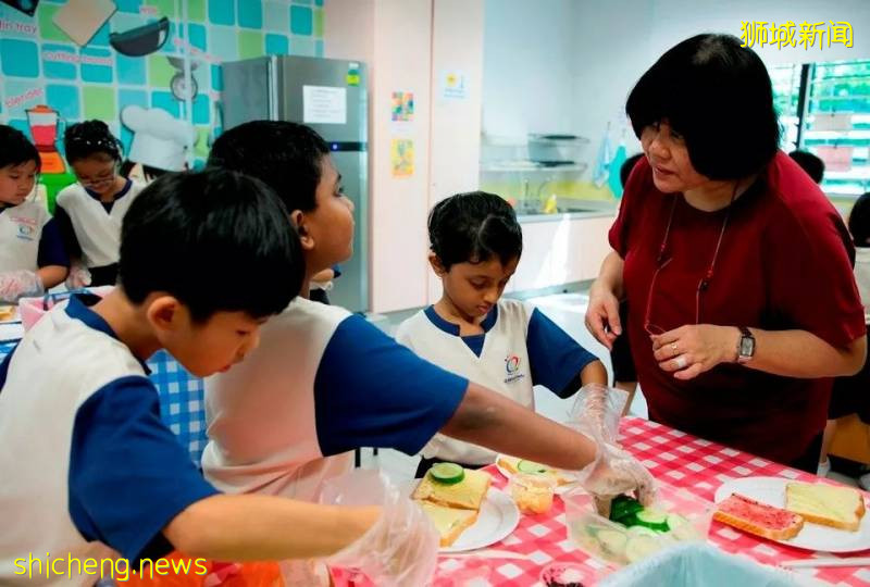 在廚房裏學習？新加坡小學的“神操作”原來是因爲!