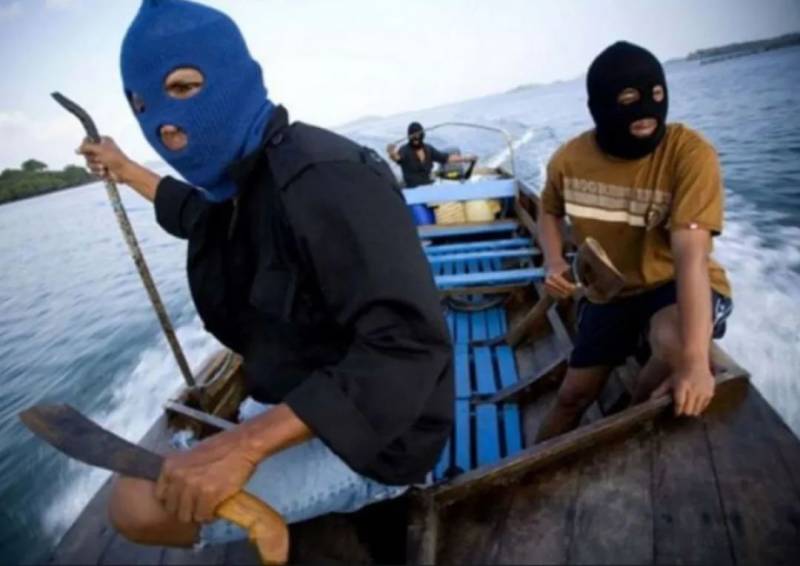 惊险!新加坡海峡有海盗,6小时3艘船被洗劫