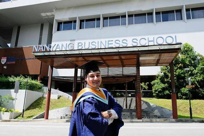 这华语说得贼溜!NTU 商学院毕业的语言天才