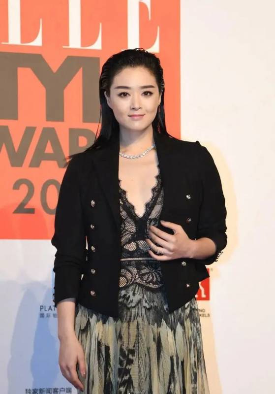 中國明星流行的這個造型，在新加坡千萬不能做！美女都“翻車”了