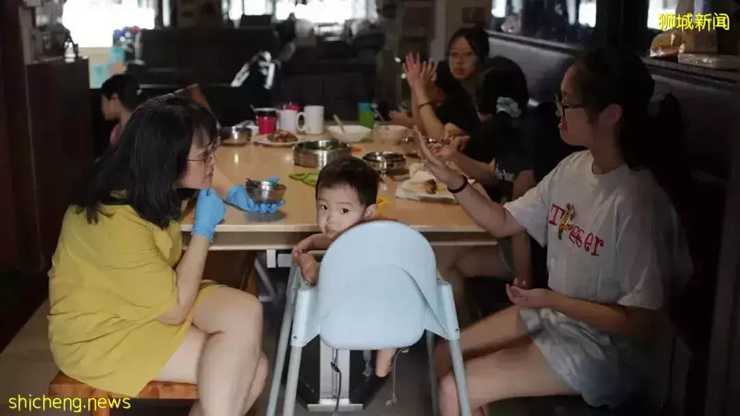在新加坡養8個孩子，一周只花$300！沒有女傭，日子到底過得怎麽樣