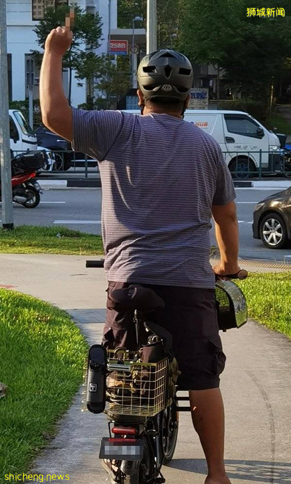 壮男骑车撞婴儿车 不道歉还比中指