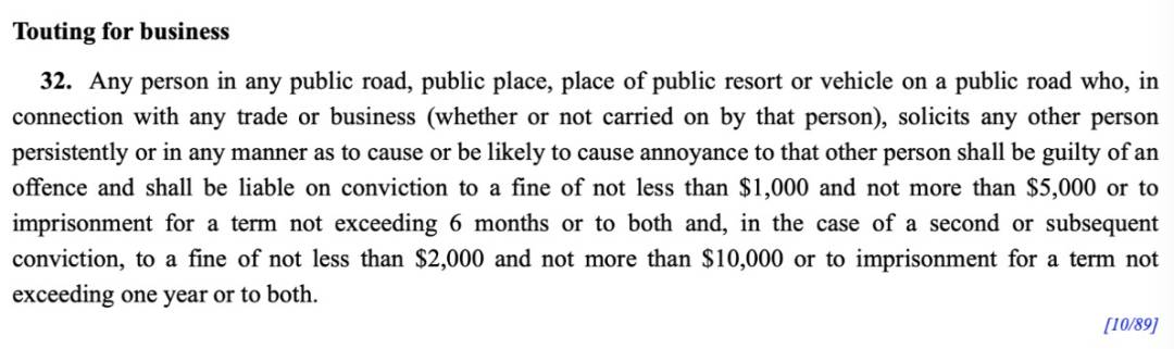 四人在新加坡餵野豬犯法,共被罰1萬新幣!這些罰款規定太多人踩雷