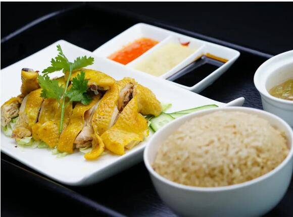 哎呀!新加坡海南鸡饭灵魂不是蘸酱?而是葡萄酒