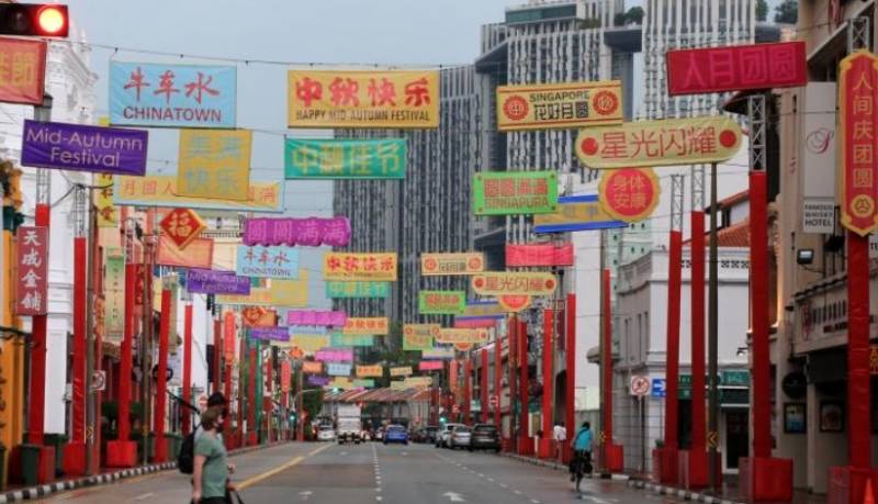 牛車水中秋裝飾再惹爭議!!目前已取下相關條幅