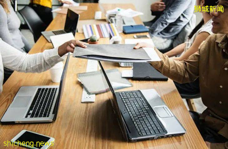 细扒最新薪水报告!疫情下,新加坡不同行业差别太大了