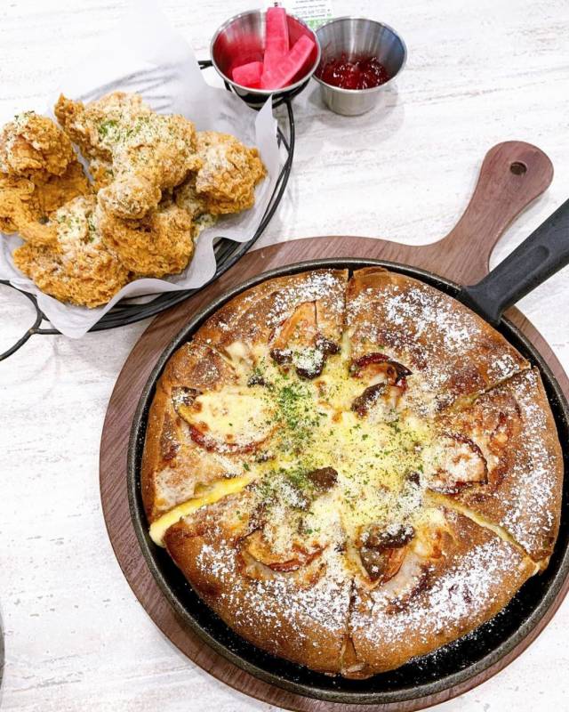 Pizza Maru韓式披薩餐廳🍕 聖誕節限定版粉色披薩,粉紅芝士+超長拉絲🧀 披薩鐵粉一口淪陷