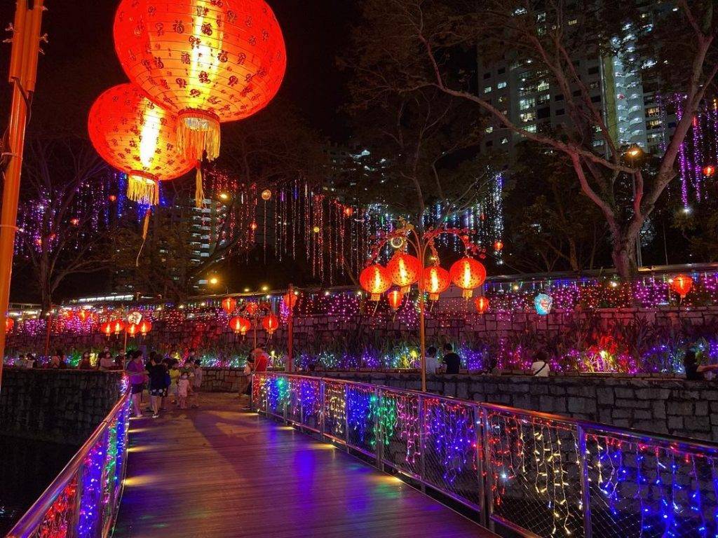 春節換裝添喜氣!Bukit Panjang浮動步道開啓新春模式🧧氣派燈籠陣、炫彩裝飾亮燈啦