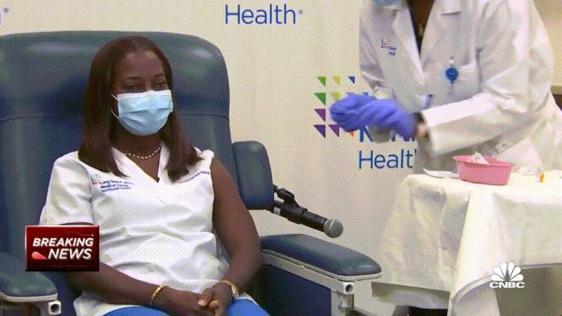 首例!她接種疫苗後嚴重過敏、呼吸急促送急診!新加坡的疫苗也有同款,會安全嗎