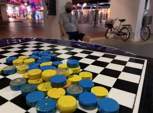 ◤新國CCB◢ 20阿叔聚集玩跳棋 驚動警方到場