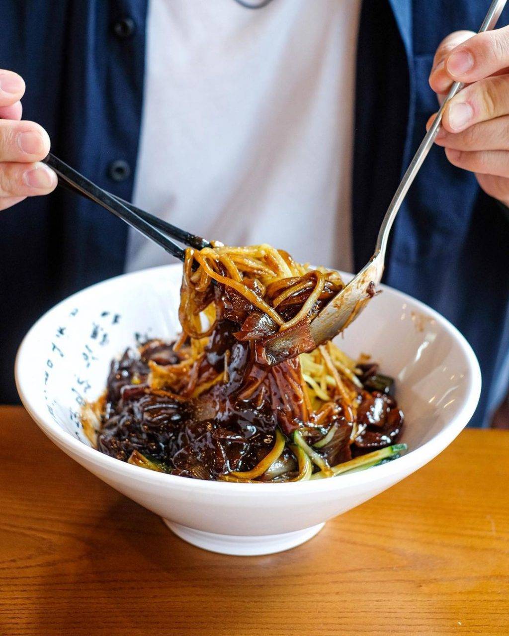 來Itaewon Jjajang嗦面!🍜炸醬面+海鮮面+糖醋肉,將韓劇裏的中華料理搬進現實