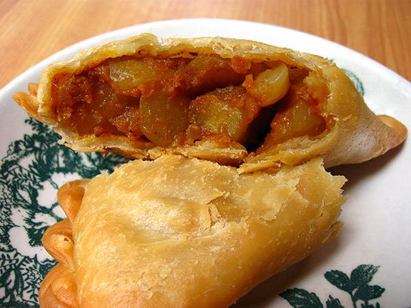 新加坡最受歡迎的Curry Puffs大盤點！不止有老曾記！超地道美食吃起來