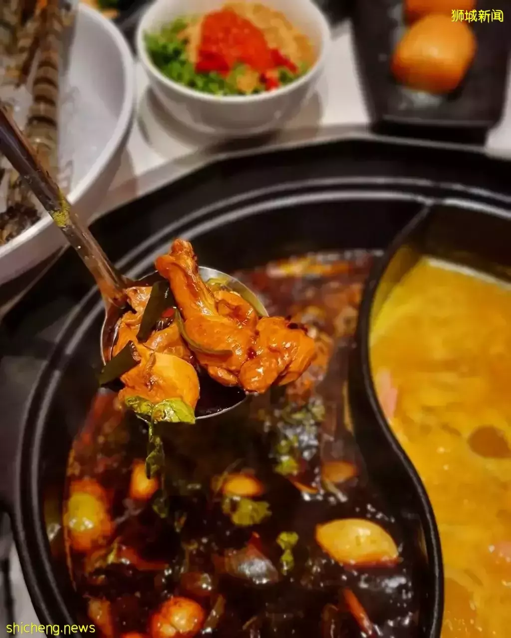 围炉去啦！火遍全网的“奇香煲”汤底免费送🆓 7种特色汤底任选！中式料理➕小吃更是不容错过 