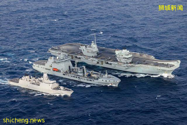 英国航母离开南海，随即访问新加坡，疫情肆虐面临挑战，自寻烦恼 