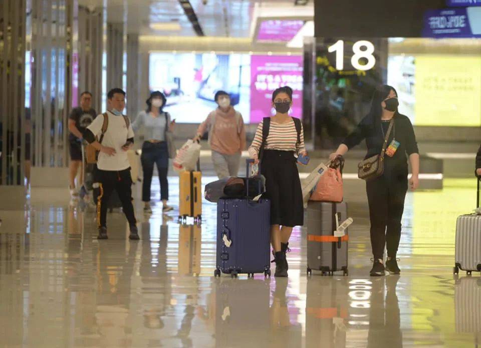 中国驻新加坡大使馆：短期签证若确诊需自行承担治疗费用，最新入境新加坡流程请拿好