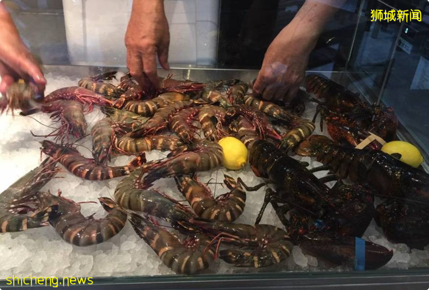 华记大虾面: 拥有70年历史与米其林美食奖的大虾面