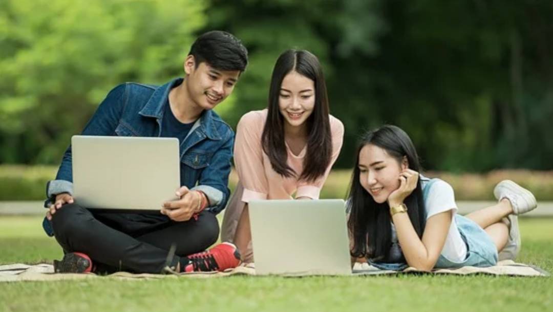 韩国和新加坡比较研究：儒家文化圈国家青少年的大学期望依然偏高吗?（精简版）